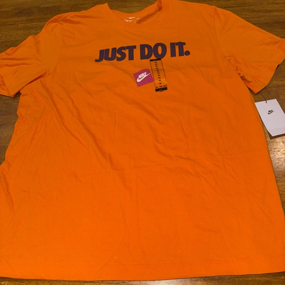 Nike Mens Just Do It Logo Training T-shirt XL Orange DO1514 873 NEW With Tags